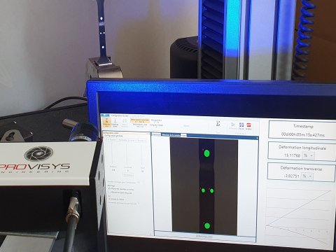 Traction et compression sur matériaux polymères